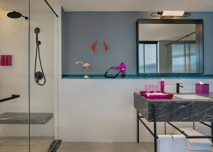 Moxy Hotel 4*