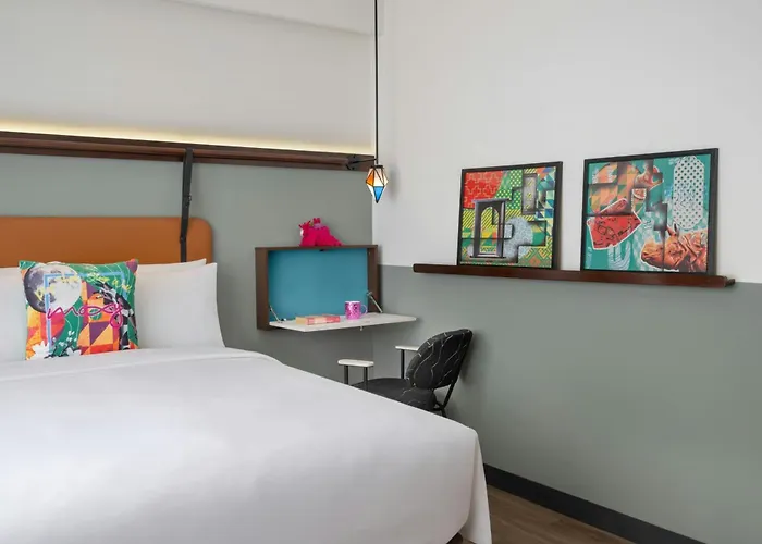 Moxy 4*